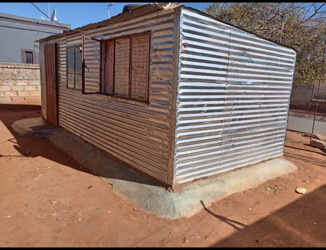 2 BEDROOM HOUSE FOR SALE IN TEMBISA EXT 11